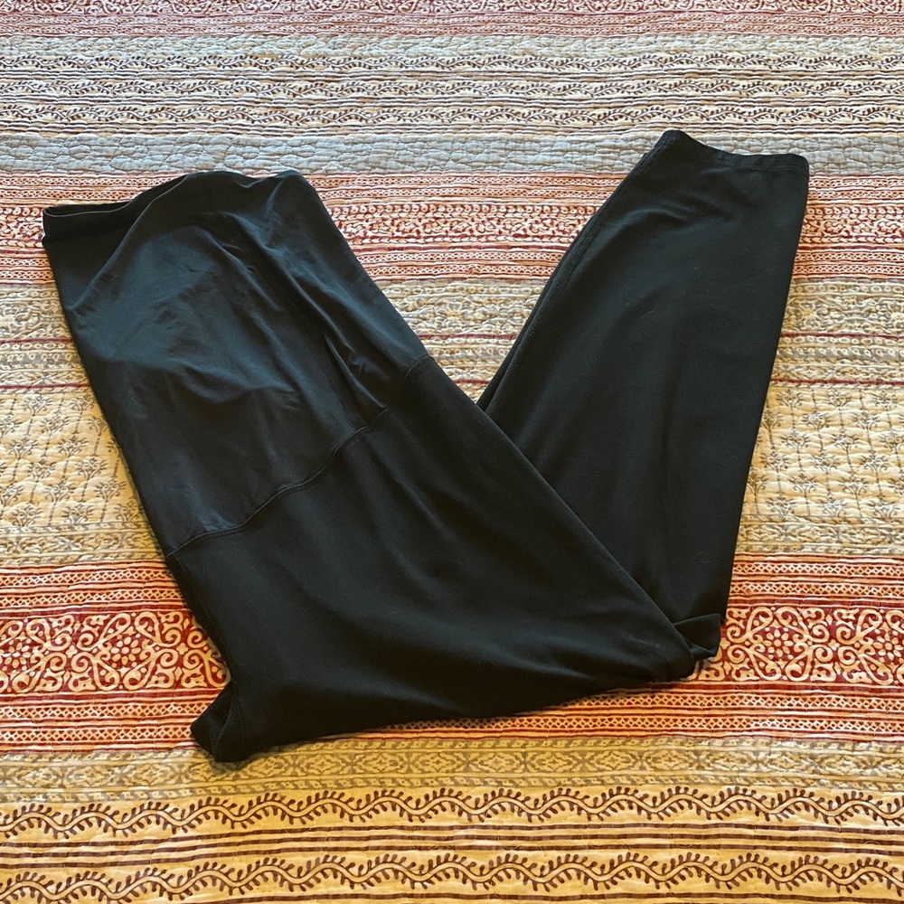 Ingrid & Isabel Black Maternity Leggings